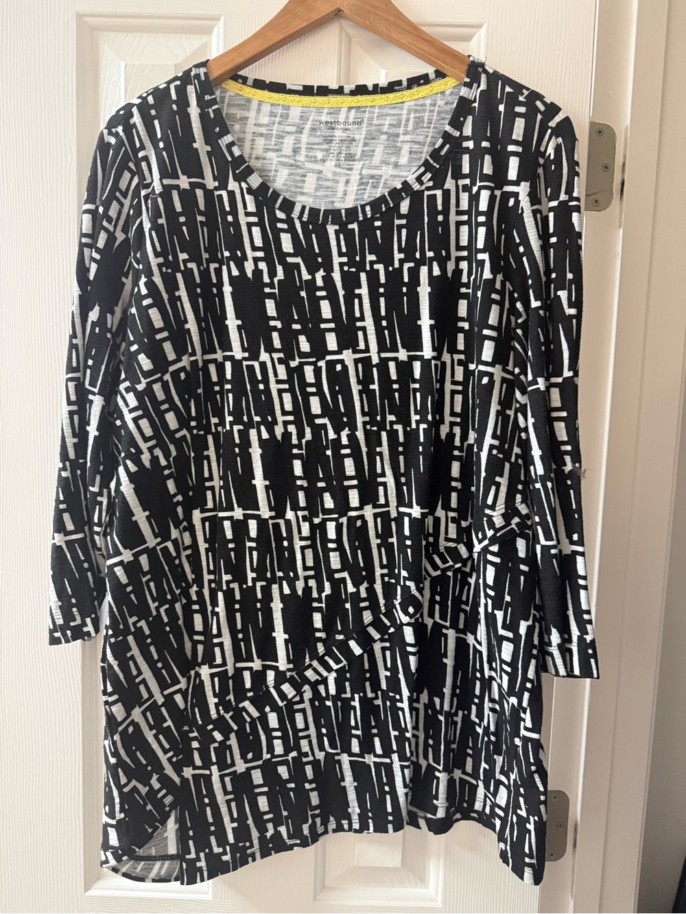 Westbound Woman Black & White Geometric Abstract Print Tunic Top 1X